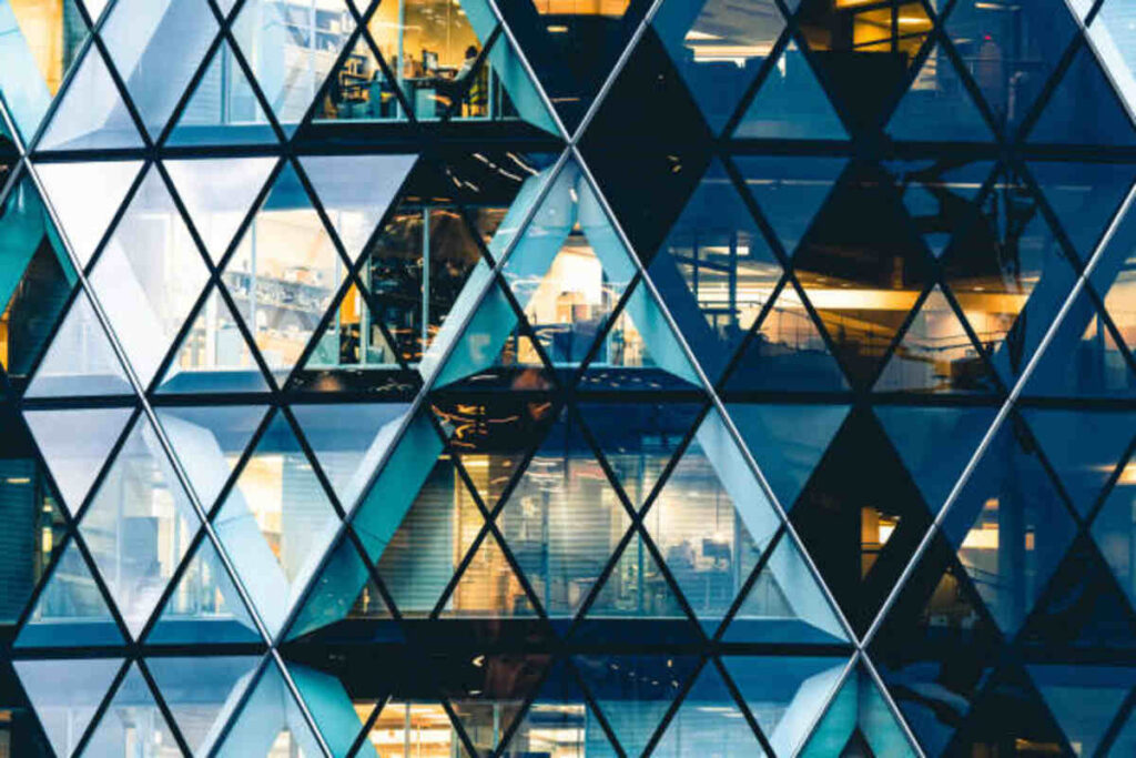 vacuum insulating glass